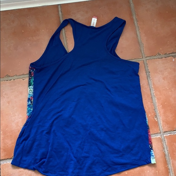 Top - Picture 2 of 2